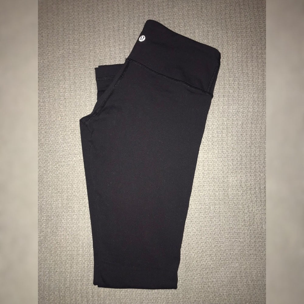 Lululemon wunder under leggings.